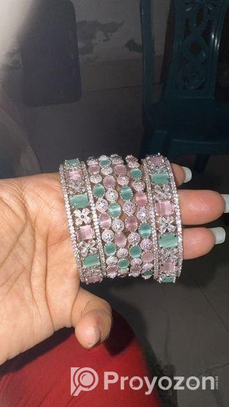 চুরি ইন্ডিয়ান পাথরের তৈরি