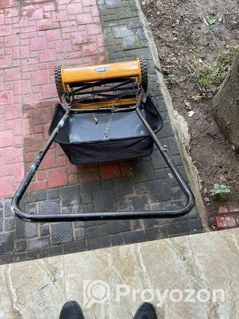 ঘাস কাটা মেশিন,