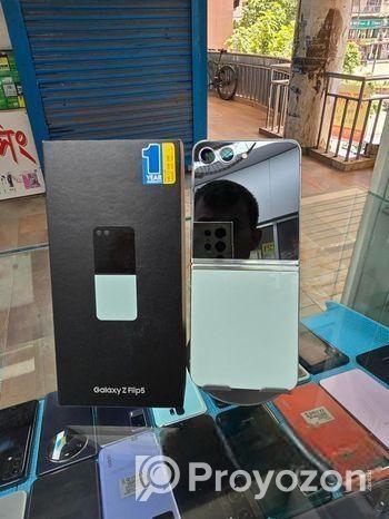 Samsung Galaxy Z Flip 5 8/256Gb official (Used)