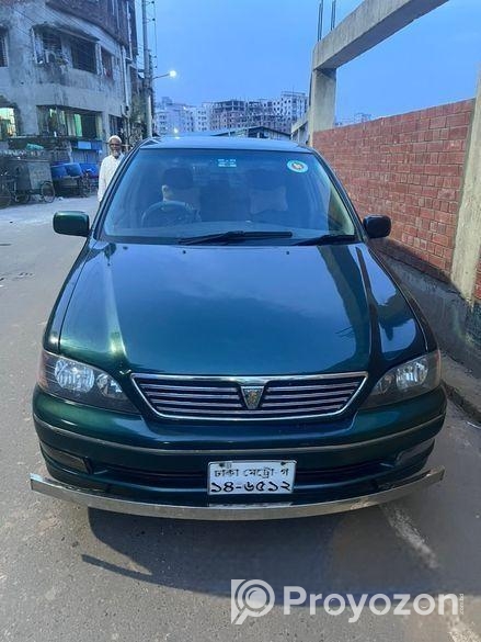 Toyota Vista . 2001