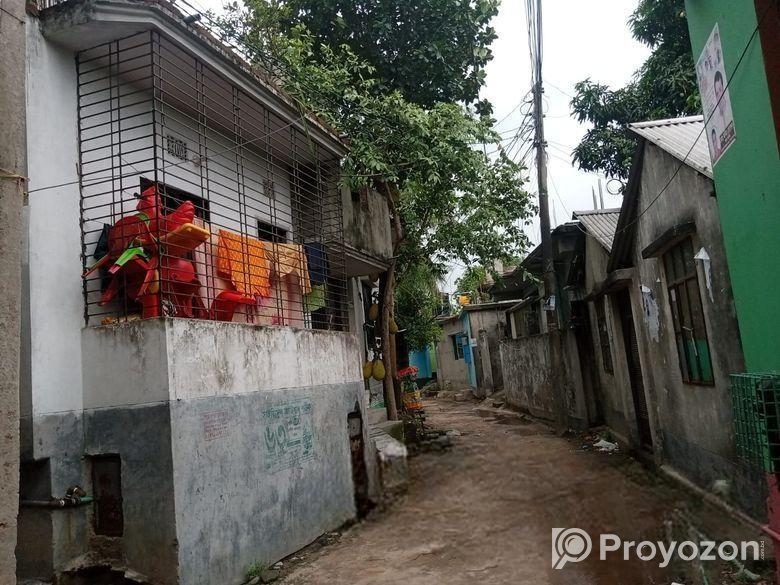 জরুরি টাকার প্রয়োজনে বাড়ি বিক্রি