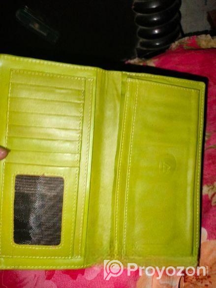 উপরে লেদার ভিতরে চামরা