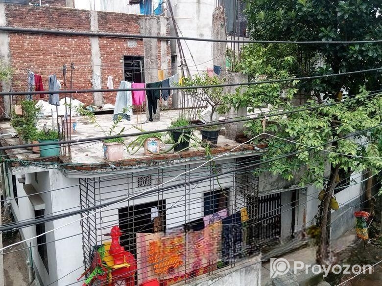 জরুরি টাকার প্রয়োজনে বাড়ি বিক্রি