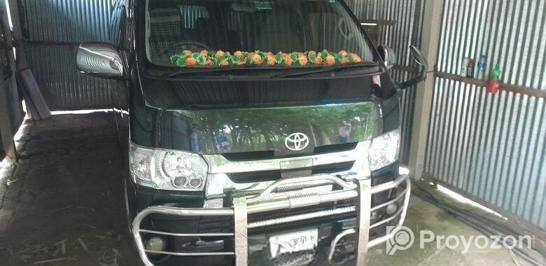 Toyota Hiace . 2019