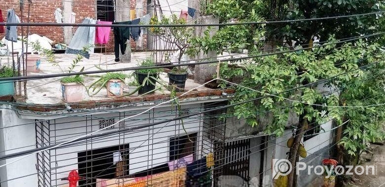 জরুরি টাকার প্রয়োজনে বাড়ি বিক্রি