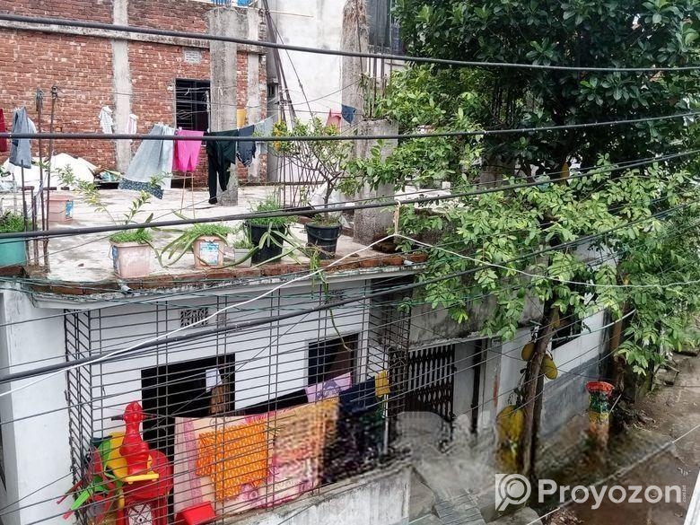 জরুরি টাকার প্রয়োজনে বাড়ি বিক্রি