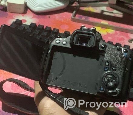 Canon Eos 77d