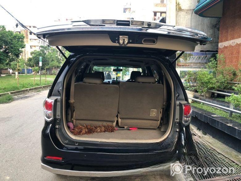 Toyota Fortuner . 2013