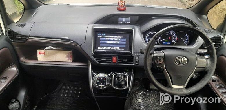 Toyota Noah Hybrid Esquire 2014
