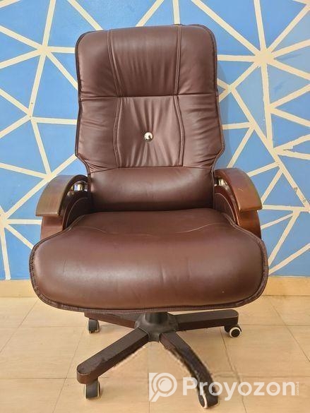 পানির দামে প্রিমিয়াম অফিস চেয়ার