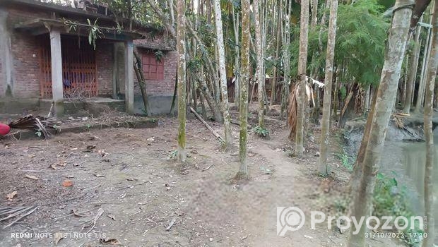 ৬ কাঠা জমি উপর এক তালা ঘর সহ বিক্রয় করবো