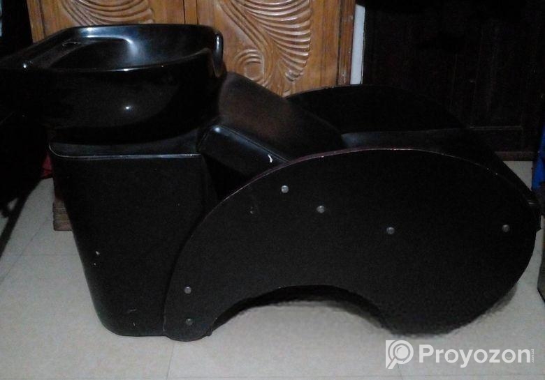 পার্লারের সামগ্রী বিক্রয় করা হবে