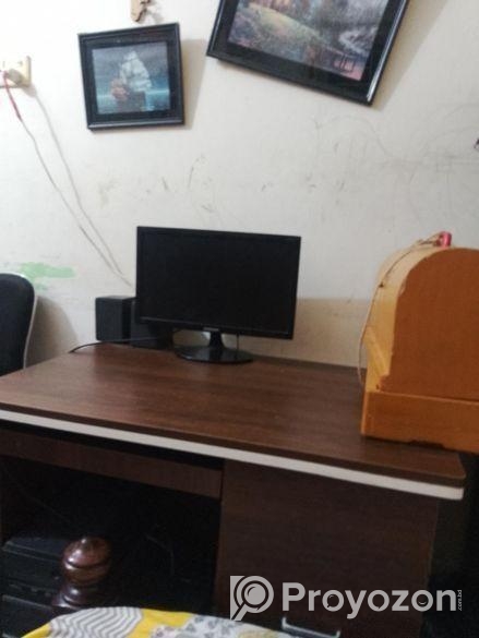 কম্পিউটার টেবিল