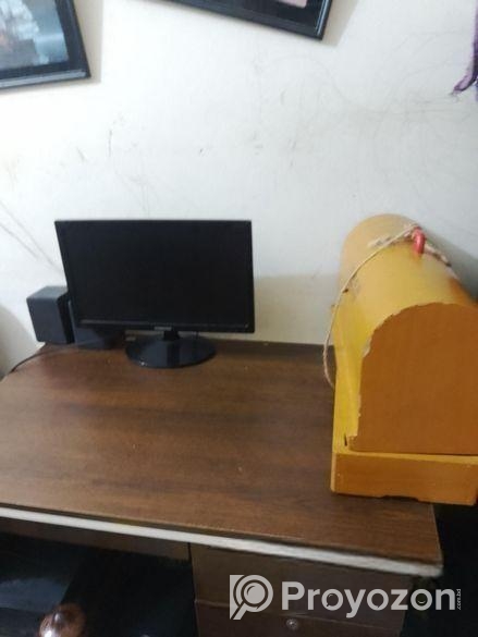 কম্পিউটার টেবিল