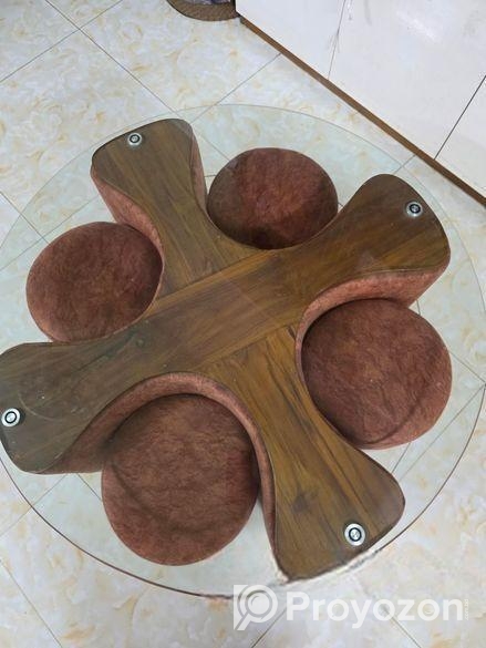 টি টেবিল