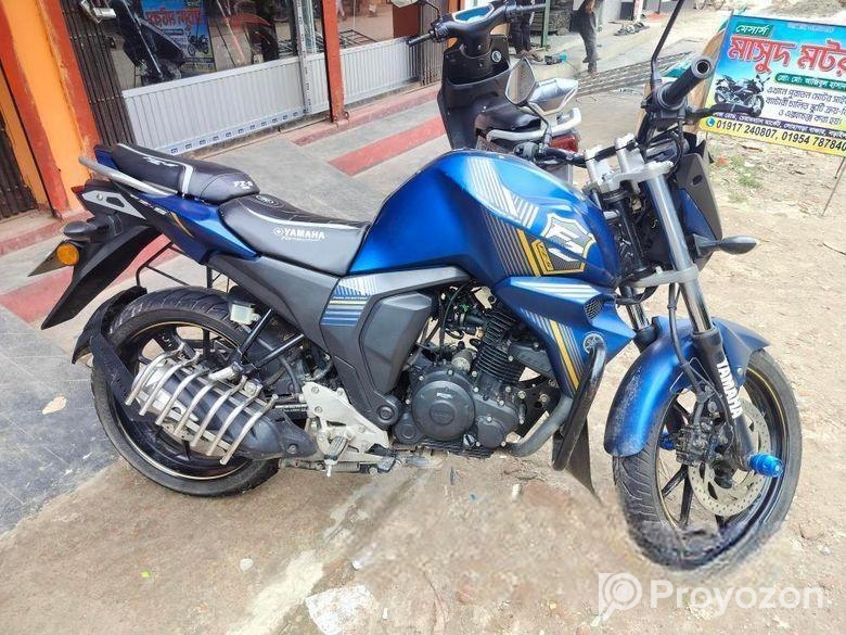 Yamaha FZS 2023