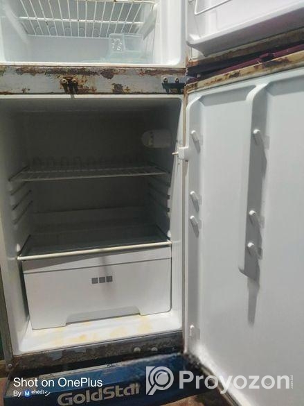 গোল্ড স্টার ফ্রিজ।