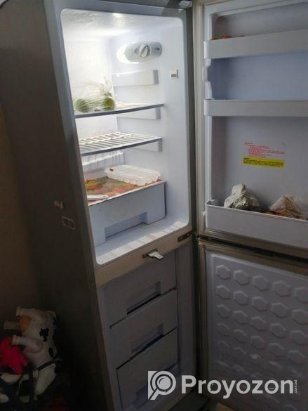 একটি ফ্রিজ বিক্রি হবে