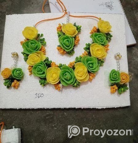 ফুল দিয়ে তৈরি গহনা