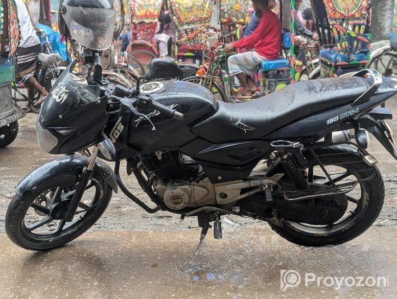 Bajaj Pulsar 150 . 2016