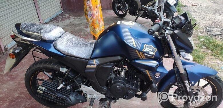 Yamaha FZS Black 2025