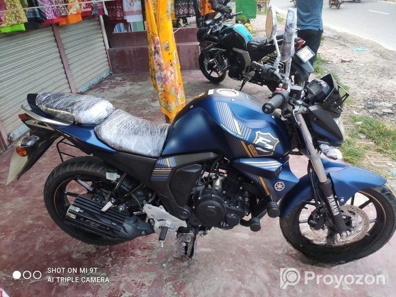 Yamaha FZS Black 2025