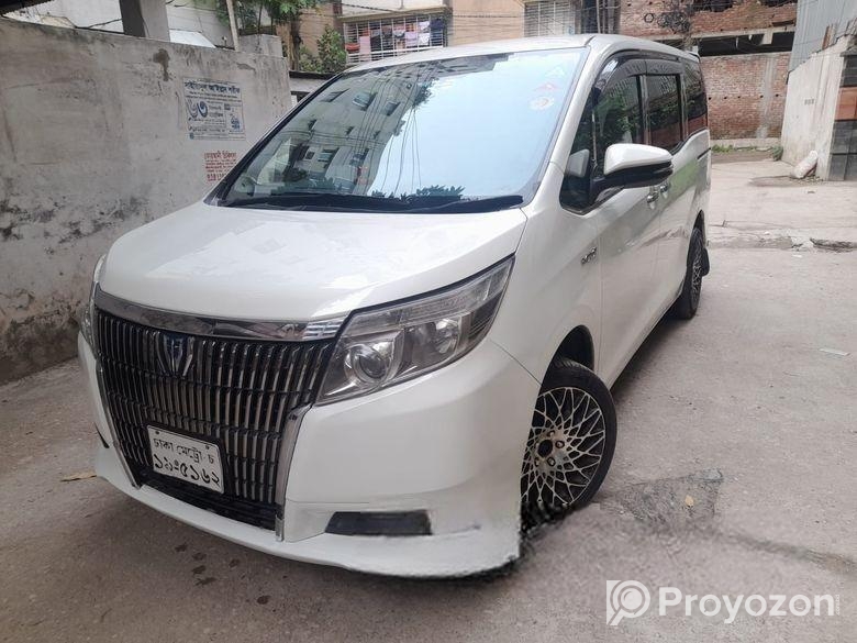 Toyota Noah Hybrid Esquire 2014