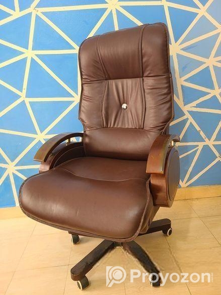 পানির দামে প্রিমিয়াম অফিস চেয়ার