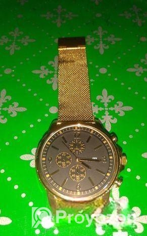 ঘড়ি বিক্রি করা হবে।।