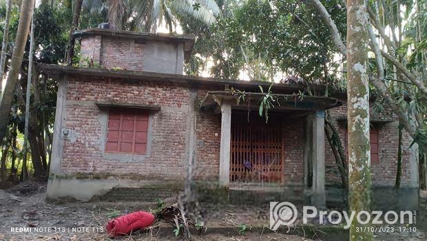 ৬ কাঠা জমি উপর এক তালা ঘর সহ বিক্রয় করবো