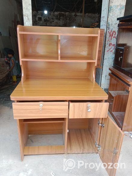 পড়ার টেবিল