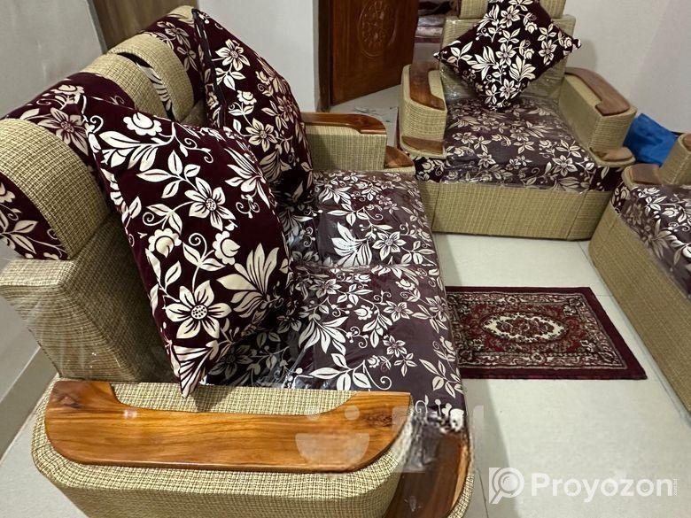সেগুন কাঠের ছাউনি করা সোফা