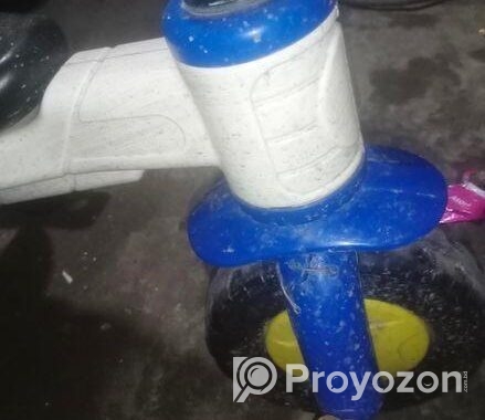 আকর্ষণিয় আয়না,খেলনা গাড়ি