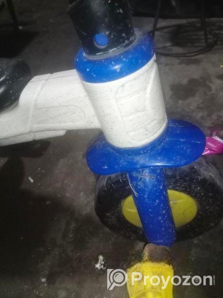 আকর্ষণিয় আয়না,খেলনা গাড়ি