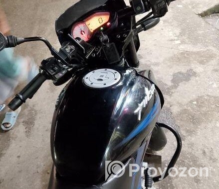 Bajaj Pulsar 150 . 2016