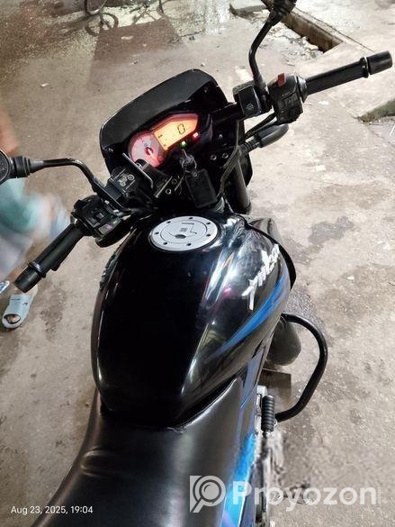 Bajaj Pulsar 150 . 2016