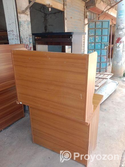 পড়ার টেবিল