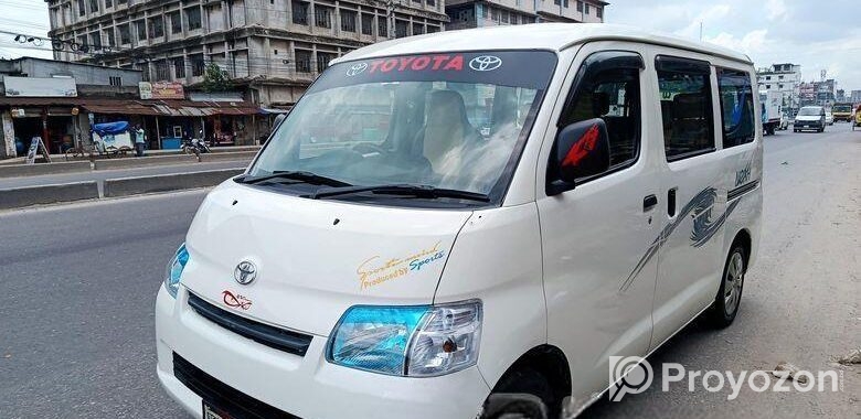 Toyota TownAce Microbus 2012
