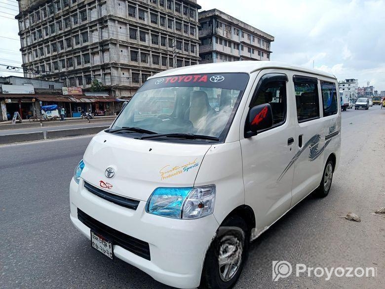 Toyota TownAce Microbus 2012