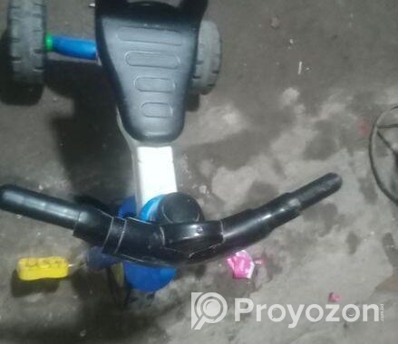 আকর্ষণিয় আয়না,খেলনা গাড়ি