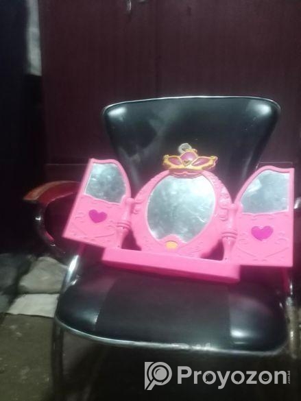 আকর্ষণিয় আয়না,খেলনা গাড়ি