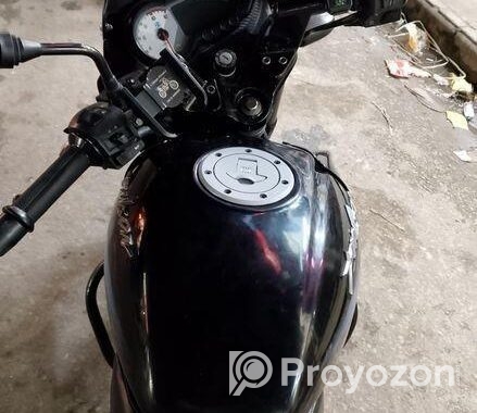 Bajaj Pulsar 150 . 2016