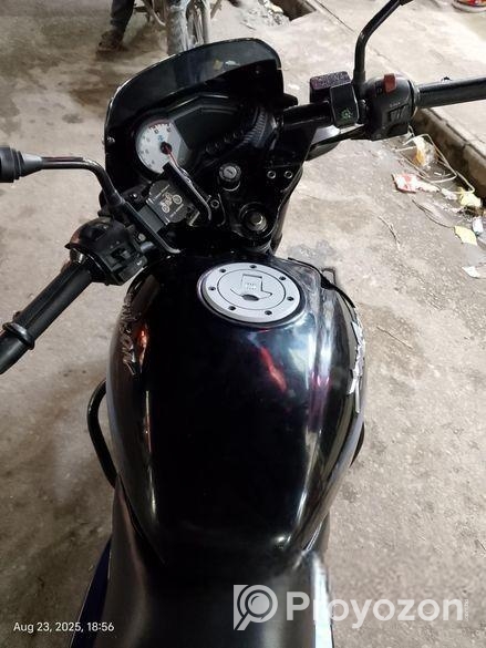 Bajaj Pulsar 150 . 2016
