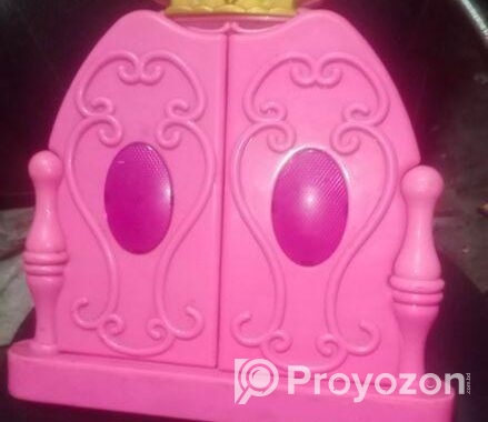 আকর্ষণিয় আয়না,খেলনা গাড়ি