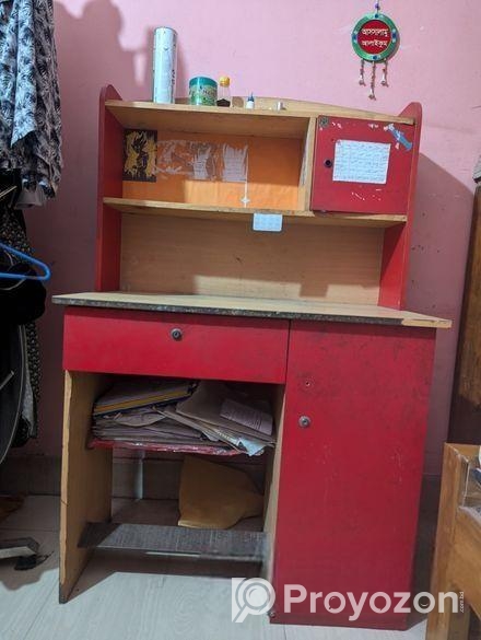 স্টাডি টেবিল