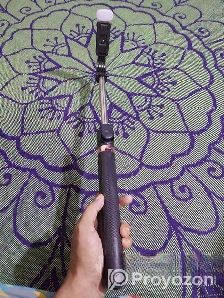 সেলফি স্টিক টা বিক্রি করা হবে