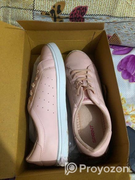 এপেক্স এর ব্র্যান্ড নিউ জুতা