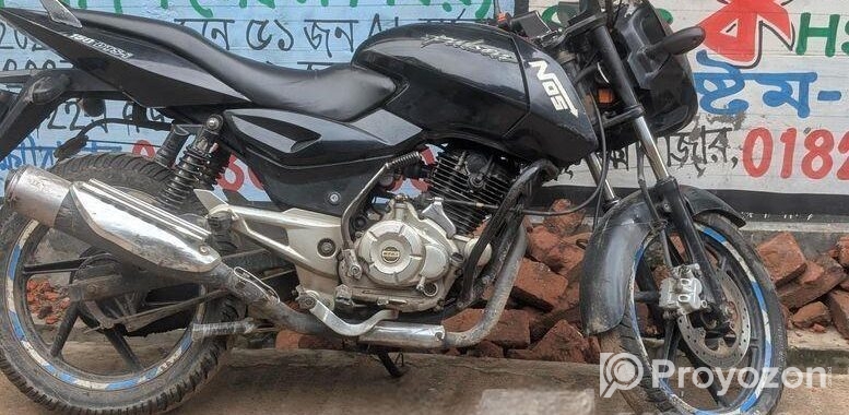 Bajaj Pulsar 150 . 2016