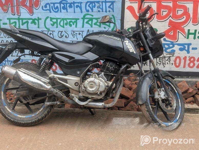 Bajaj Pulsar 150 . 2016