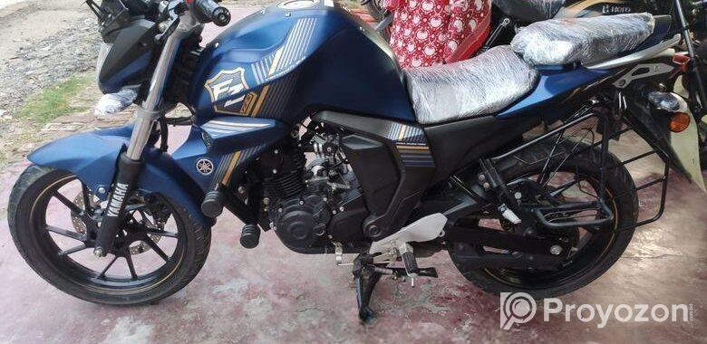 Yamaha FZS Black 2025